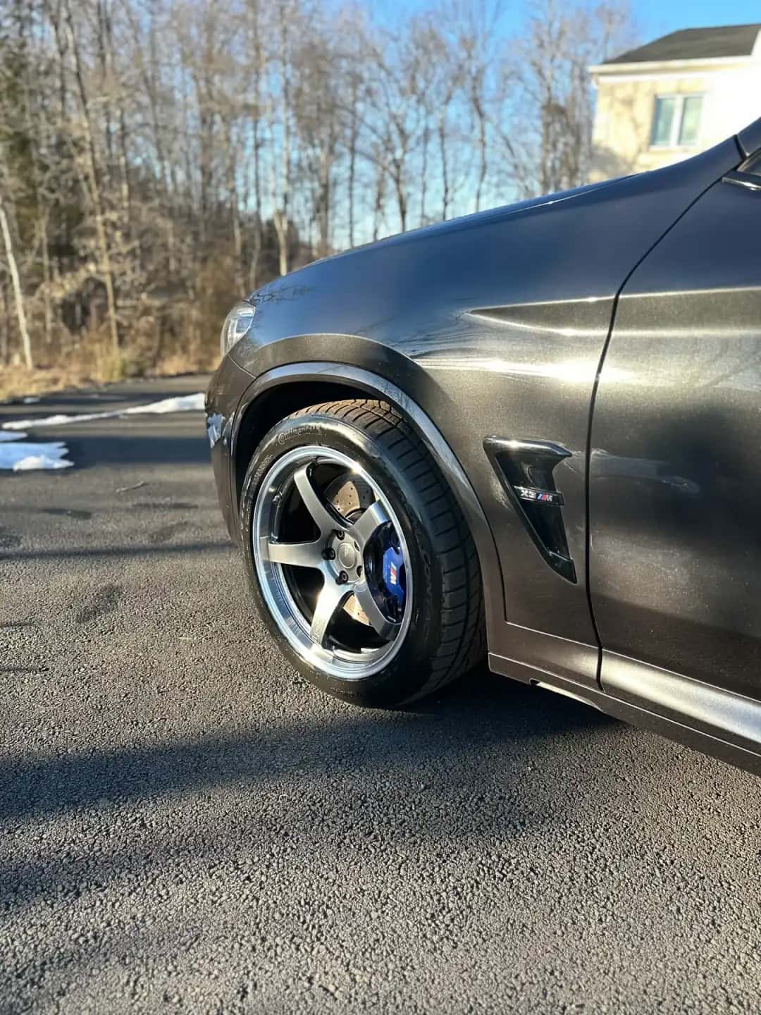BMW X5 M wheel and freshly detailed paint